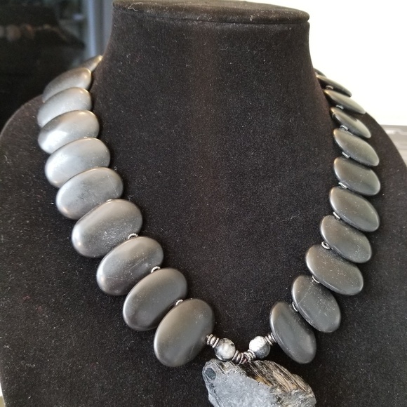 Meet your Posher Gennine Francis. - Picture 2 of 8